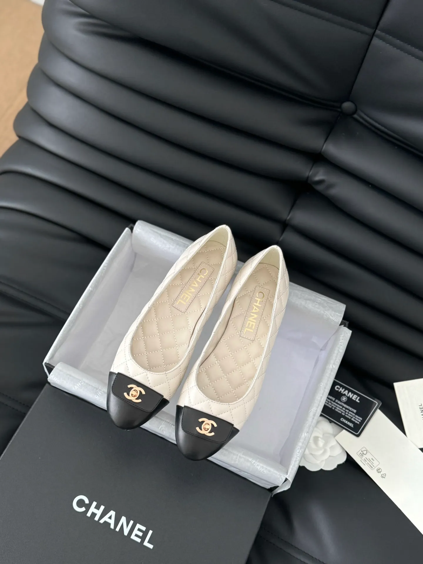 👟👟Ex-factory price 540👟👟 Purchasing-grade Chanel 24B new schoolbag buckle ballet shoes, classic diamond pattern, never tire of it😌 Sheepskin lining on the upper, leather outsole, high flat heel Size: 35-39 Other sizes 40/41/42/43 customized